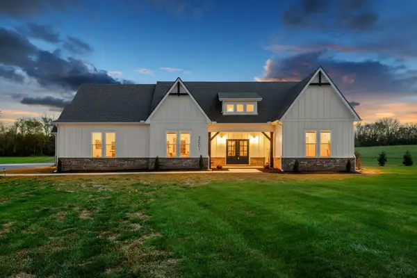 3001 Midland Acres Dr, Bell Buckle, TN 37020