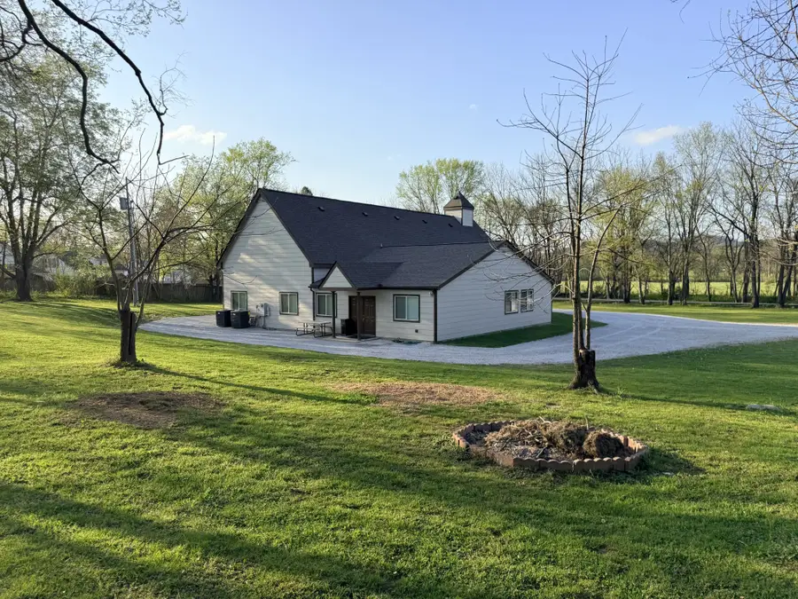 317 W Railroad St, Petersburg, TN 37144 - #2