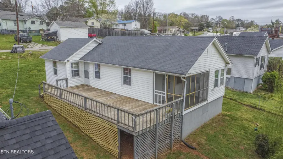 1009 E 1st Ave, Lenoir City, TN 37771 - #2