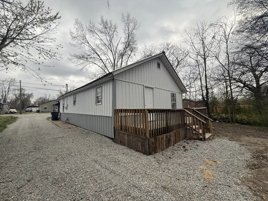 209 W 3rd Ave, Hohenwald, TN 38462 - #3