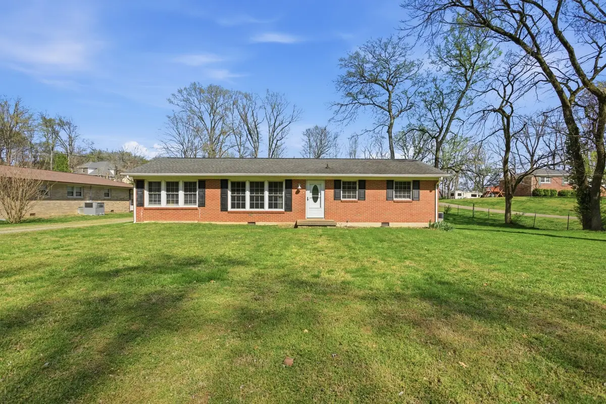 755 Ashwood Ave, Lewisburg, TN 37091 - #1