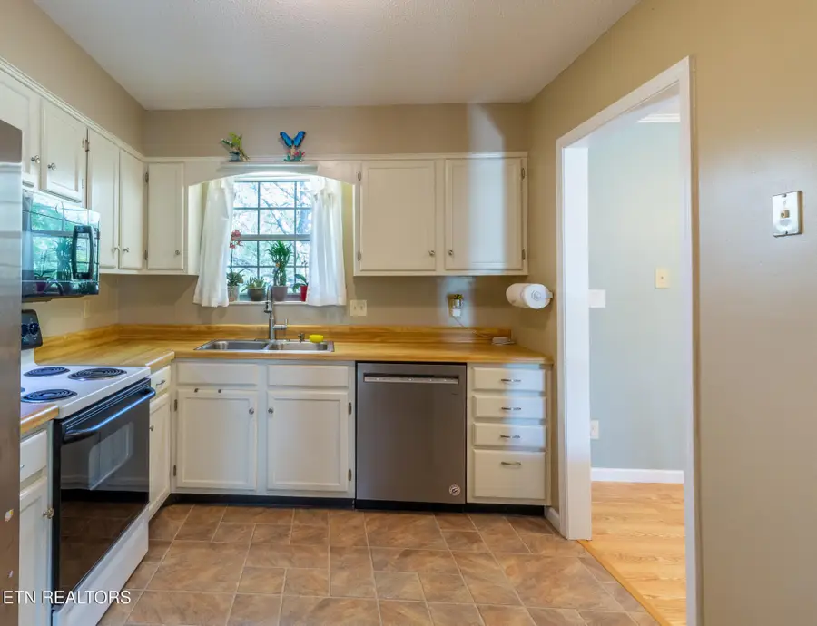 2204 Bishops Bridge Rd, Knoxville, TN 37922 - #3