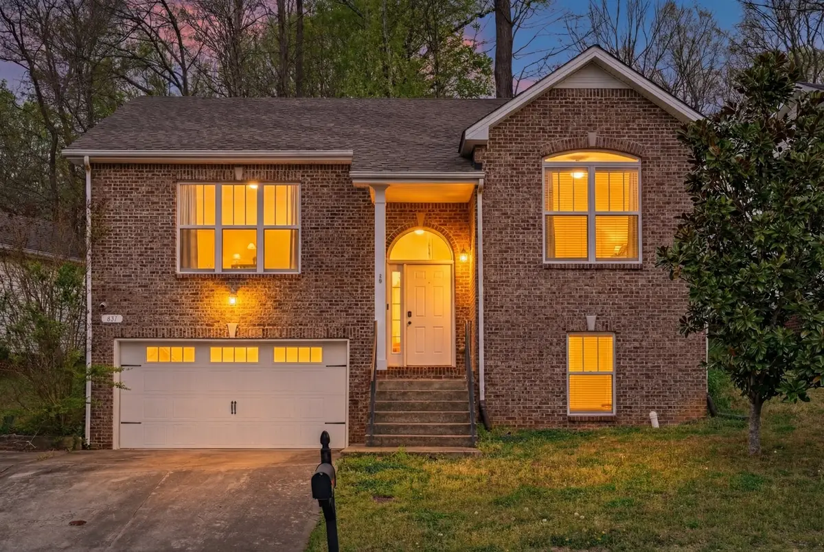 631 Hidden Valley Dr, Clarksville, TN 37040 - #1
