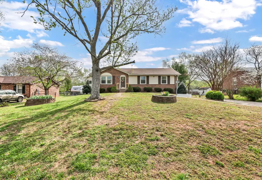 216 Maplewood Dr, Clarksville, TN 37042 - #2