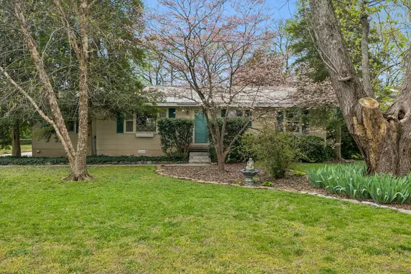 1003 Lawndale Dr, Murfreesboro, TN 37129