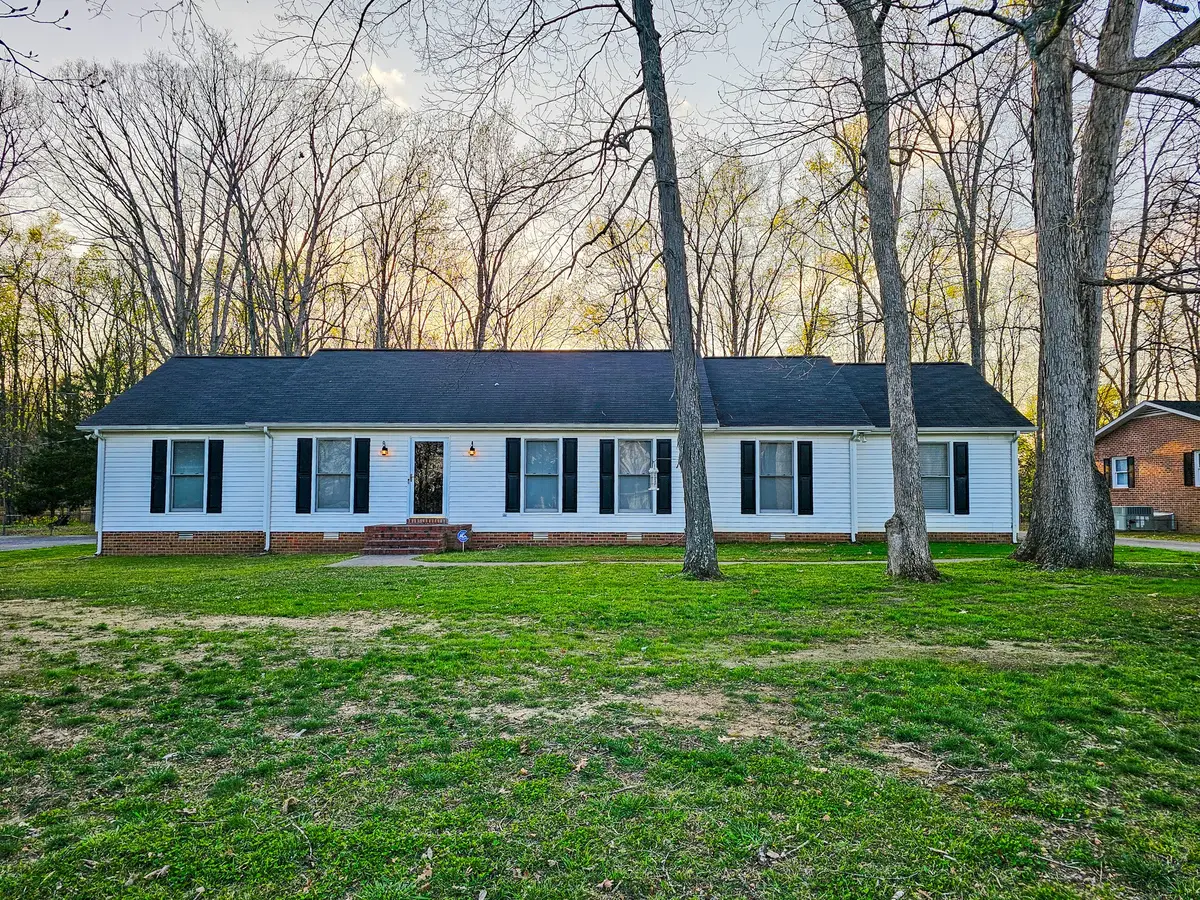 331 Hilltop Dr, Shelbyville, TN 37160 - #1