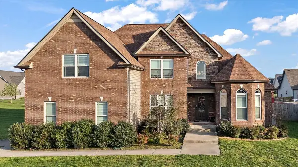 3880 Maliki Dr, Clarksville, TN 37042