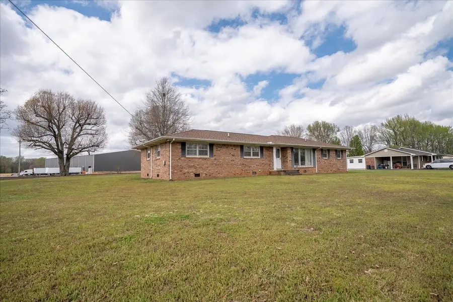 717 Brenda Ave, Loretto, TN 38469 - #2