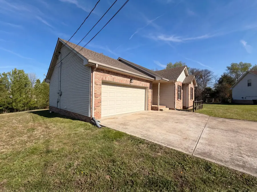 3394 Endsworth Dr, Clarksville, TN 37042 - #2