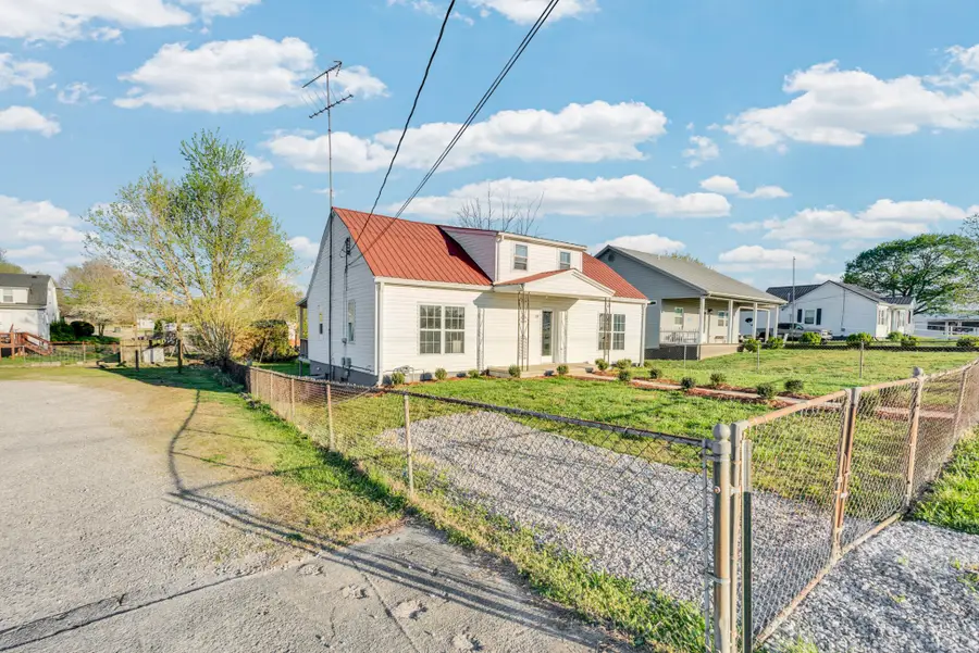 114 Moore St, Sparta, TN 38583 - #2