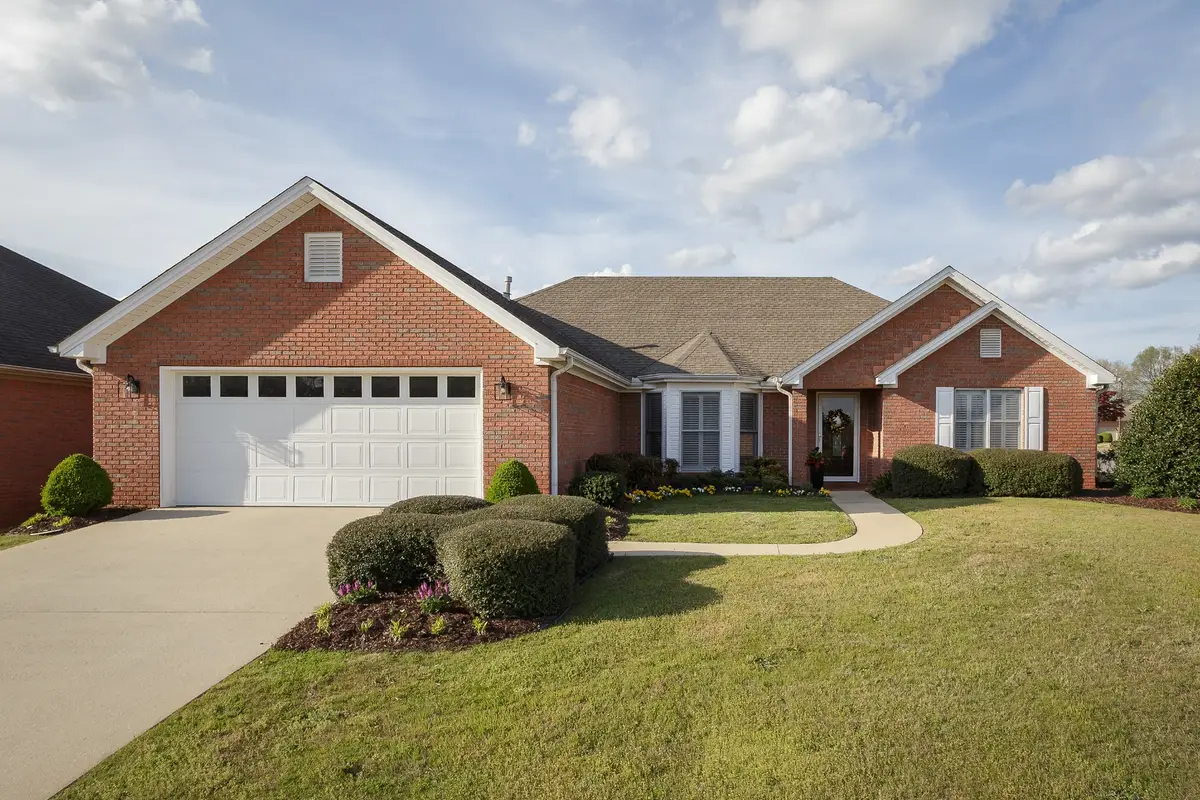202 Woodfield Ct, Florence, AL 35630 - #1