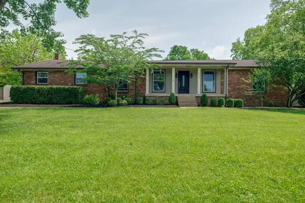 111 Pin Oak Dr, Hendersonville, TN 37075