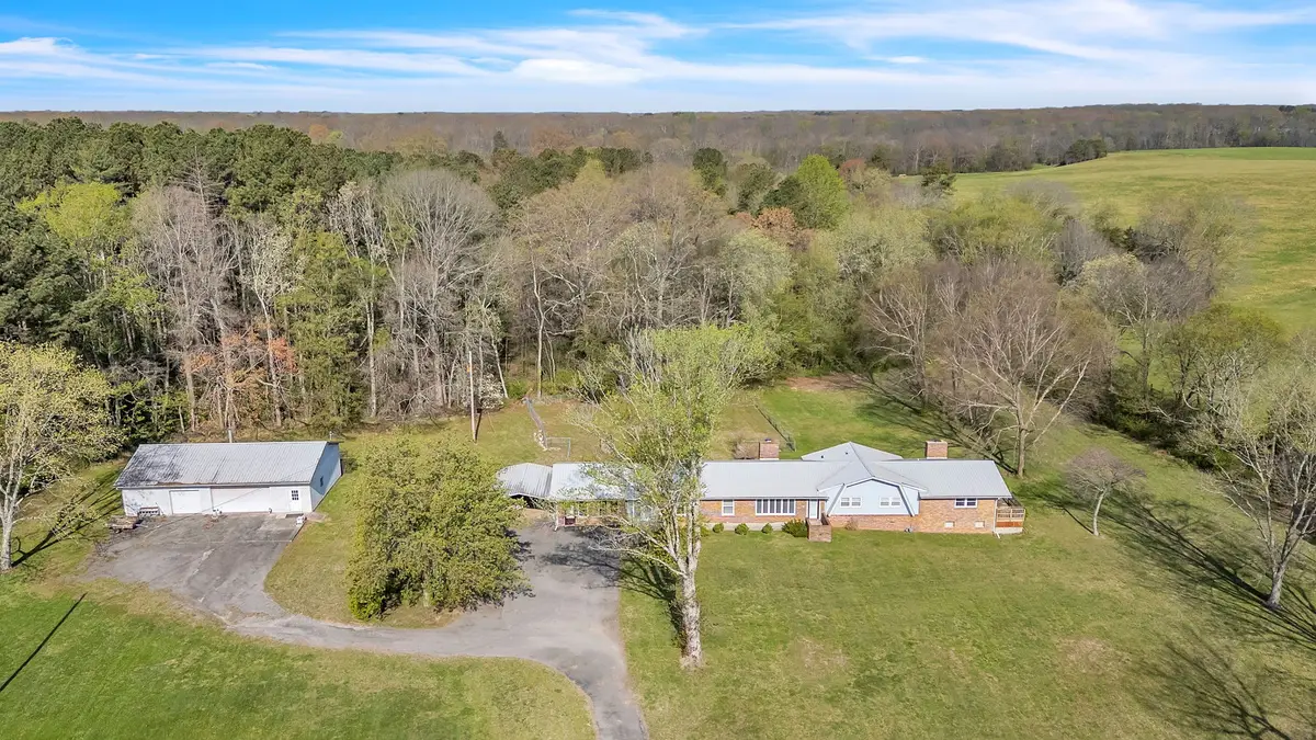 2209 E Lincoln St, Tullahoma, TN 37388 - #1