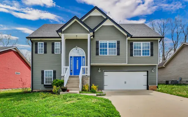 1113 Meachem Dr, Clarksville, TN 37042