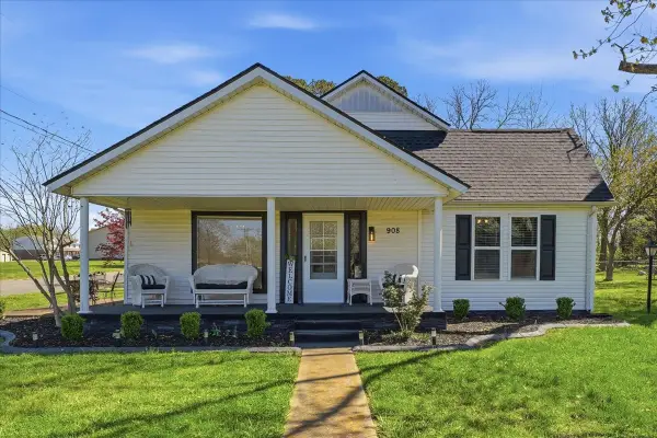 908 Smith Ave, Lawrenceburg, TN 38464