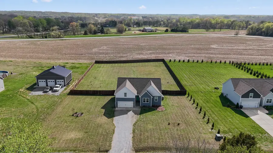 8645 Guthrie Ct, Cross Plains, TN 37049 - #2