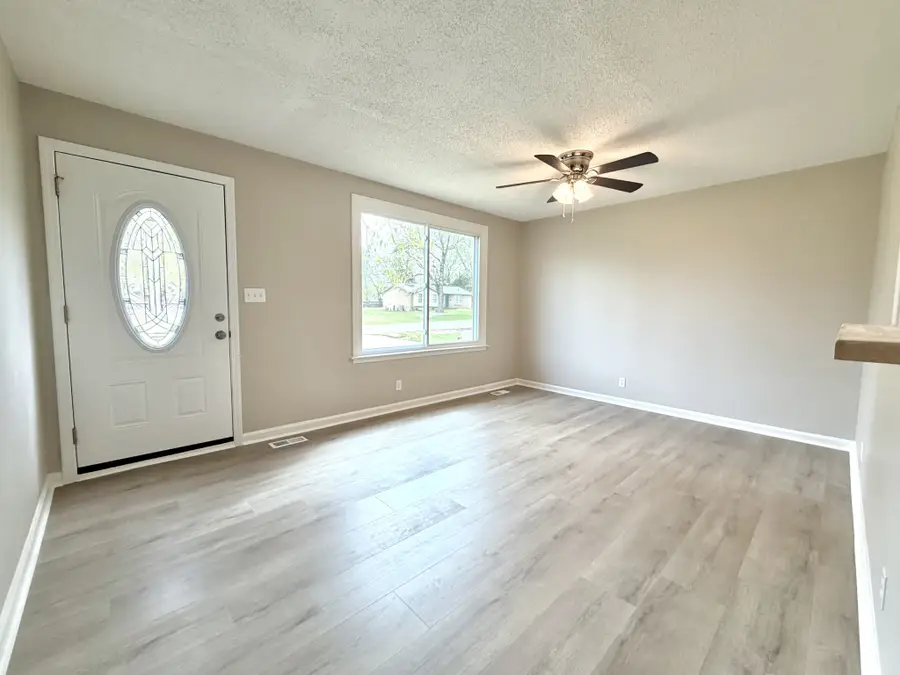 511 Jewel Dr, Clarksville, TN 37042 - #3