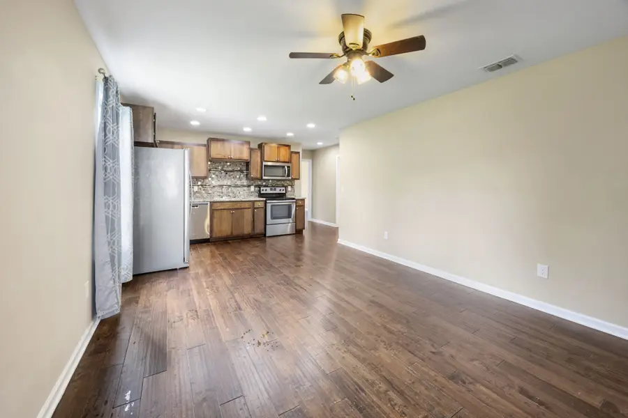406 Cherry St, Decherd, TN 37324 - #3