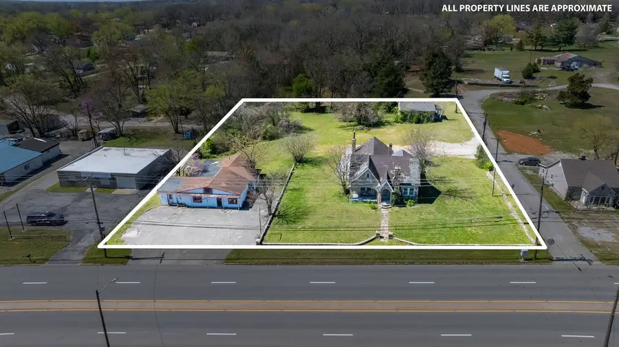 1123 N Main St, Hopkinsville, KY 42240 - #2