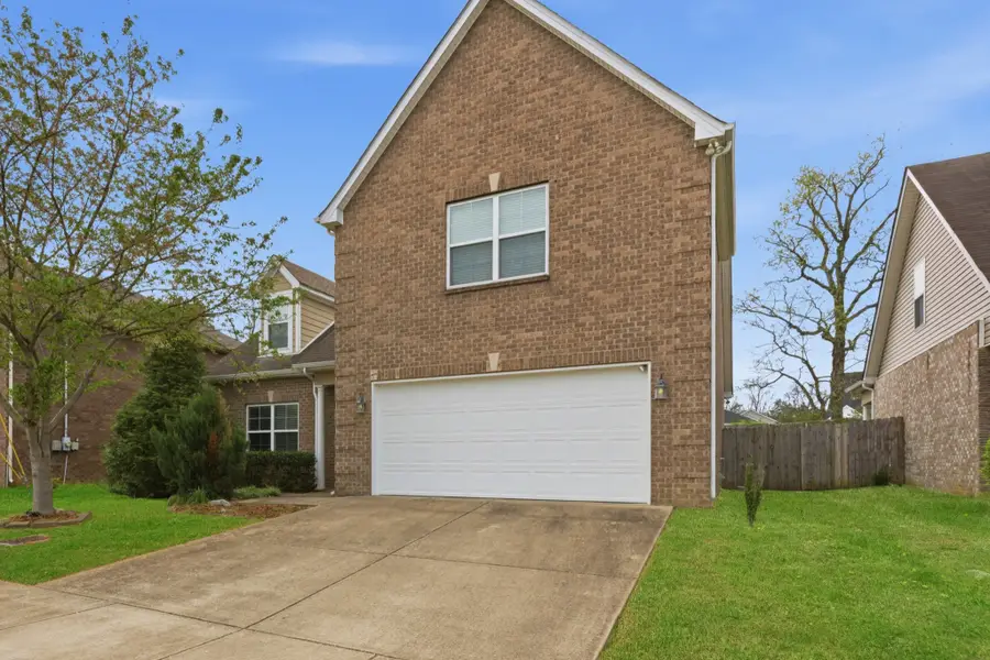 525 Shoreline Ln, Antioch, TN 37013 - #2