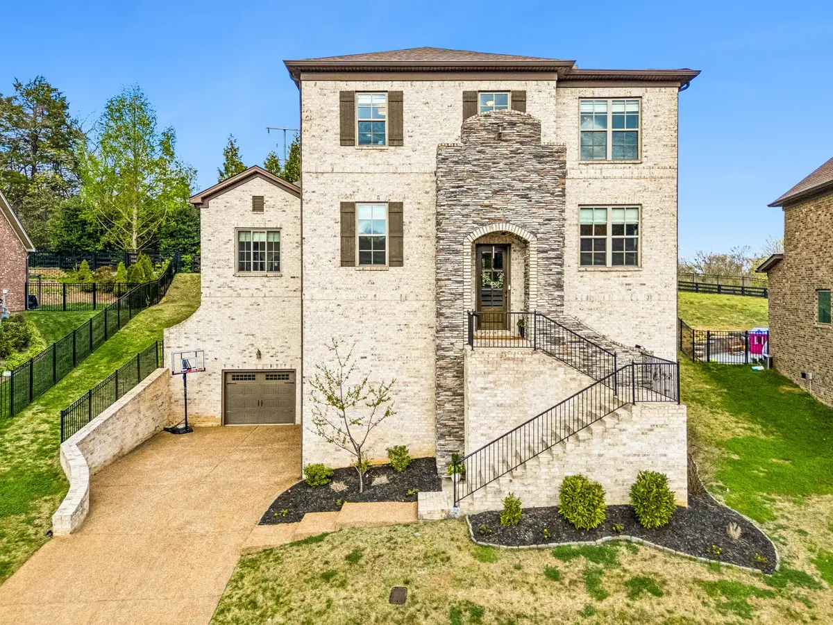 7113 Natchez Pointe Pl, Nashville, TN 37221 - #1