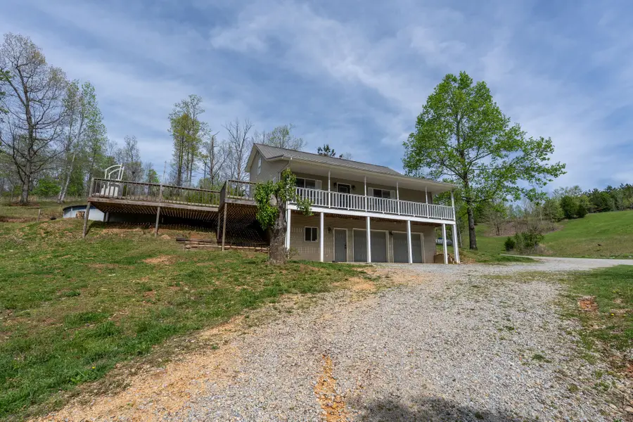 1819 Lawrenceburg Hwy, Waynesboro, TN 38485 - #2