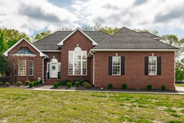 1121 Willow Lake Dr, Gallatin, TN 37066