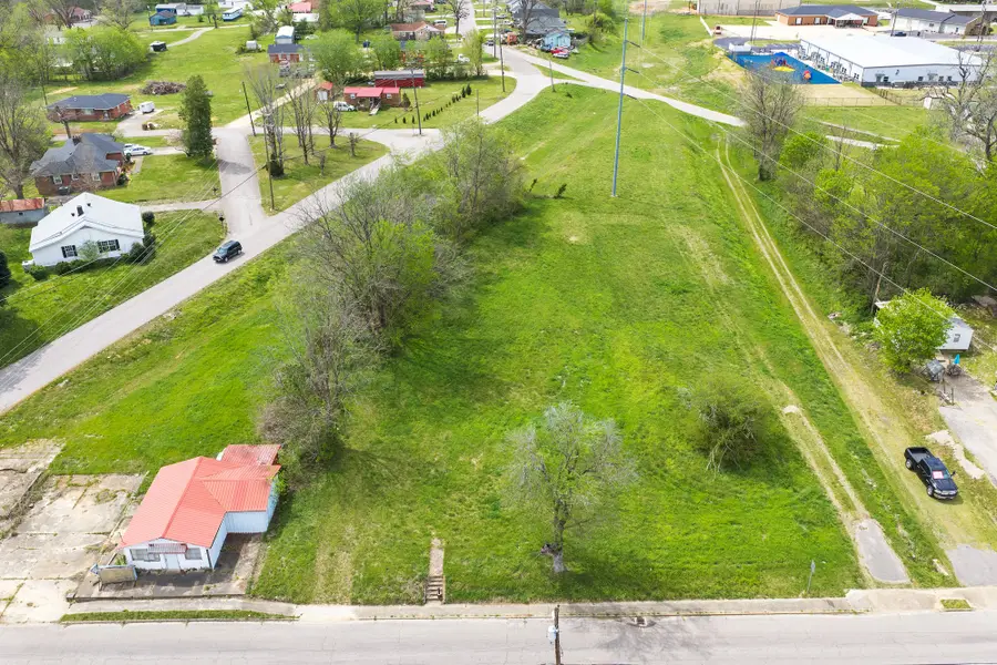 286 S Main St, Lexington, TN 38351 - #3