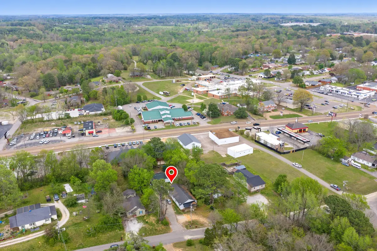 252 N Main St, Lexington, TN 38351 - #1