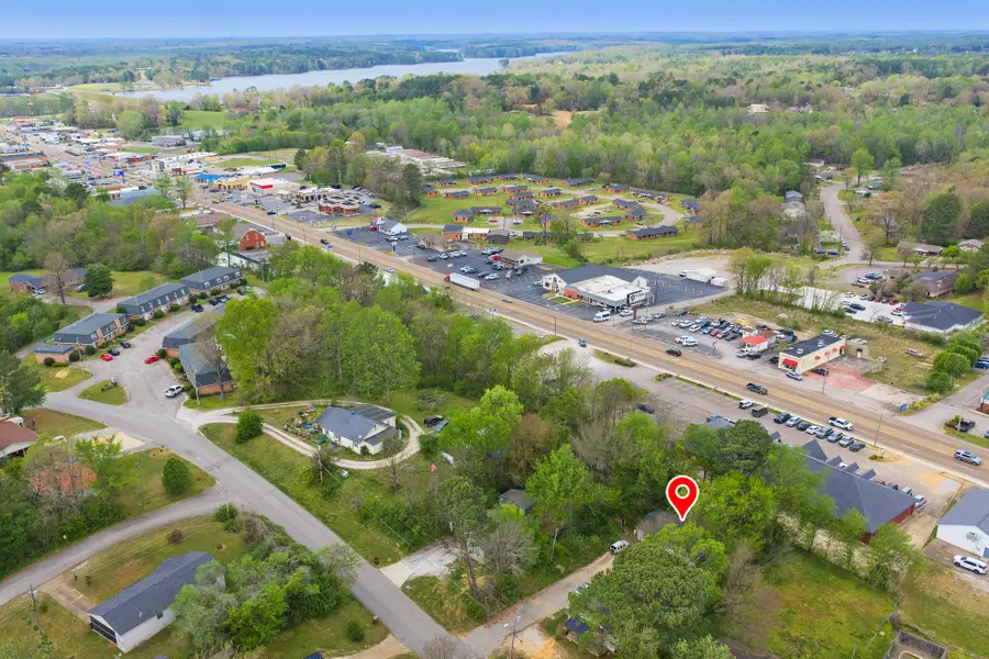 252 N Main St, Lexington, TN 38351 - #2