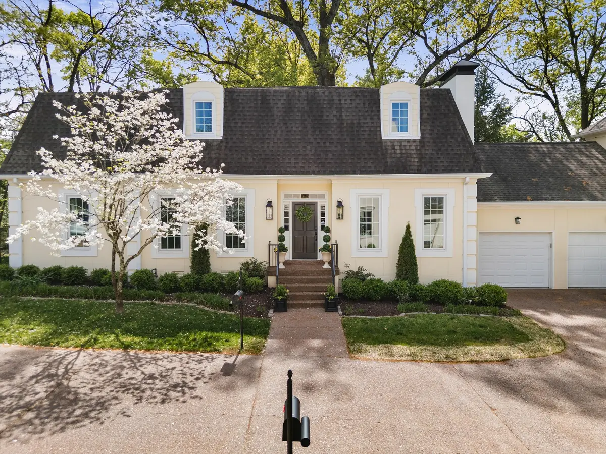 214 Chestnut Hill Dr, Nashville, TN 37215 - #1