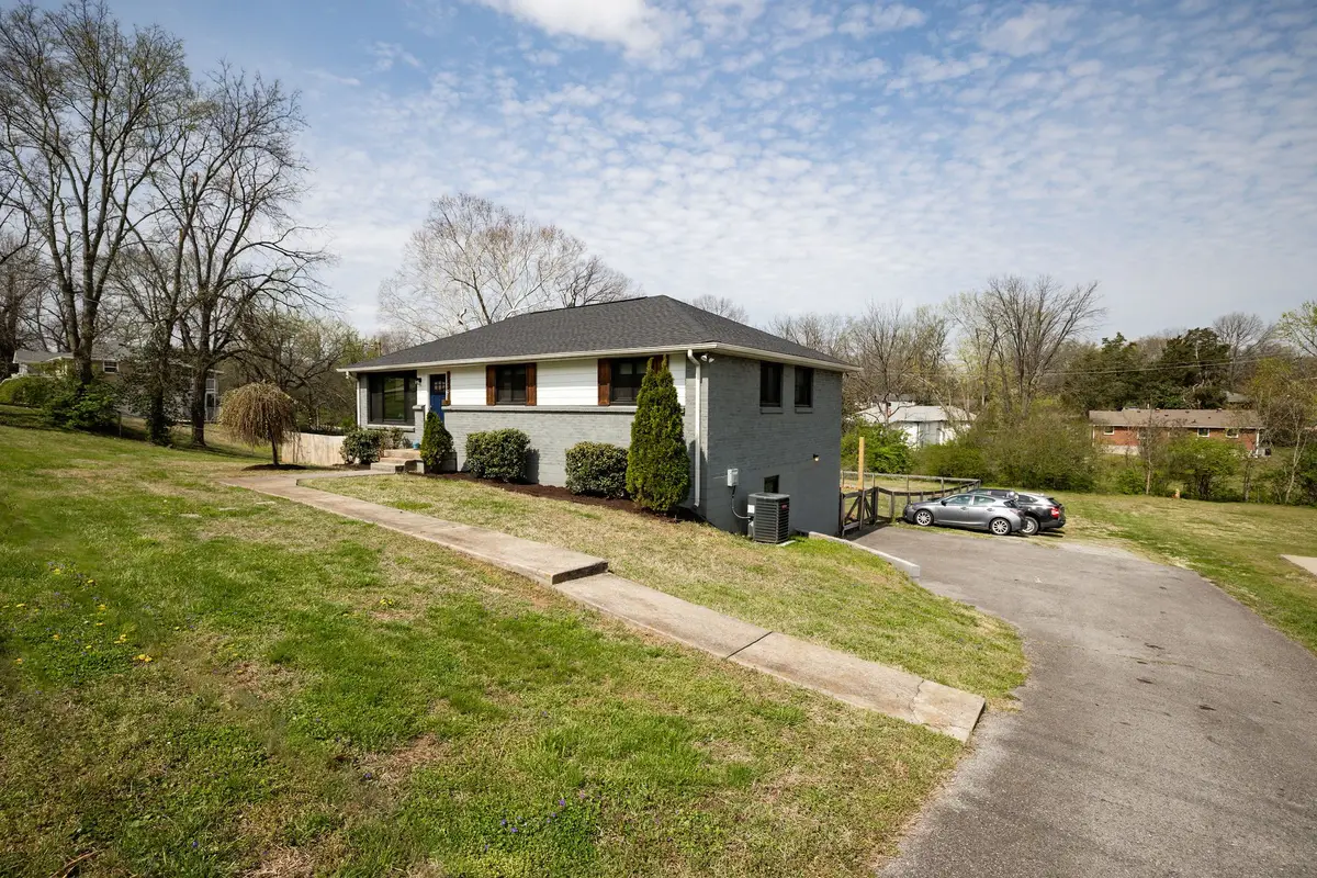 909 N Graycroft Ave, Madison, TN 37115 - #1