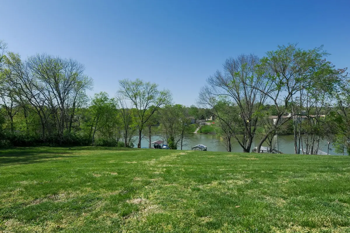 128 Lakeview Dr, Hendersonville, TN 37075 - #1