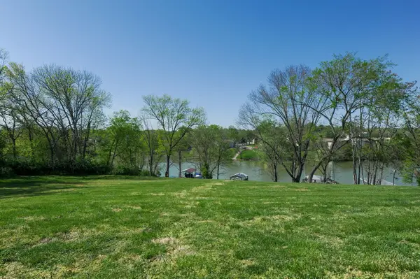 128 Lakeview Dr, Hendersonville, TN 37075