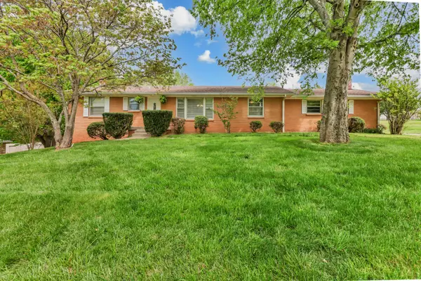 1311 Oak Hill Dr, Clarksville, TN 37040