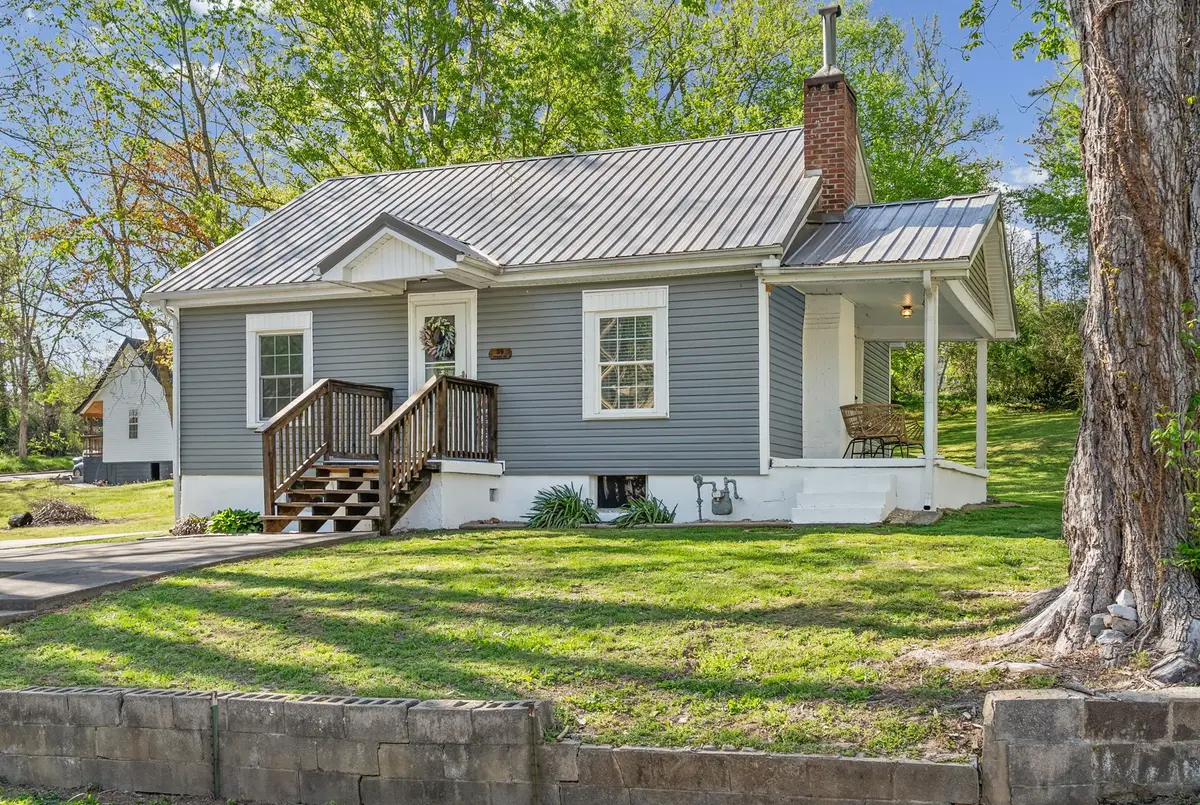 59 Perry St, Cadiz, KY 42211 - #1