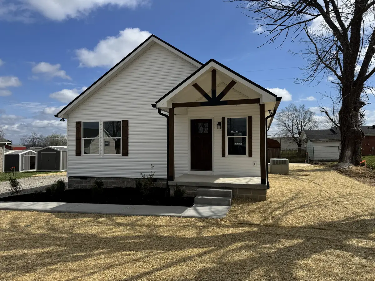 706 Courthouse View St, Lafayette, TN 37083 - #1