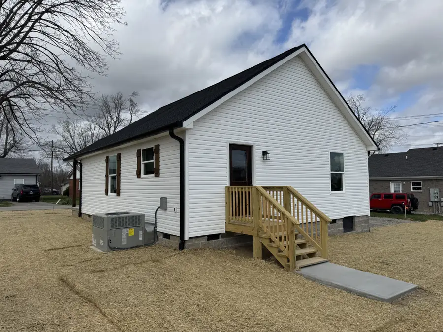 706 Courthouse View St, Lafayette, TN 37083 - #3