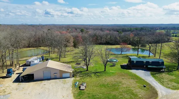 94 Oxford Rd, Holladay, TN 38341