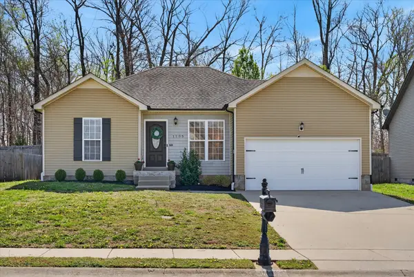 1105 Meachem Dr, Clarksville, TN 37042