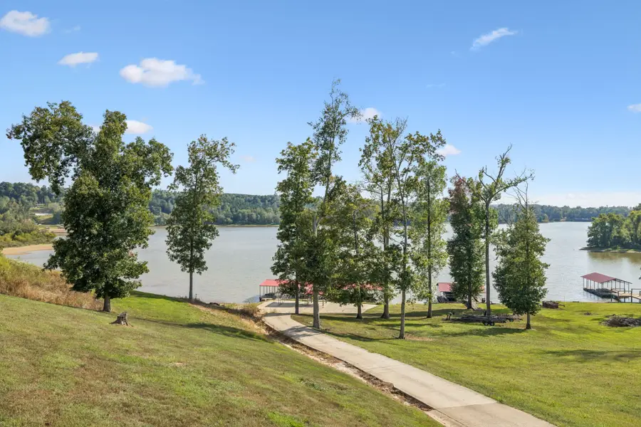 824 Driftwood Dr, Lobelville, TN 37097 - #2