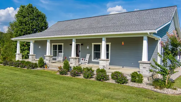 171 Lakeview Cir, Byrdstown, TN 38549