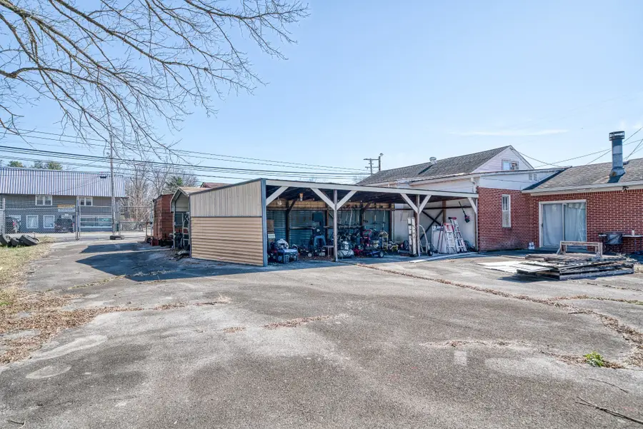 249 N Spring St, Sparta, TN 38583 - #3