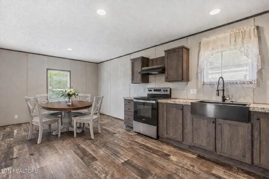 610 Jackson Avenue, Etowah, TN 37331 - #3