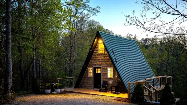 421 Alpine Dr, Smithville, TN 37166