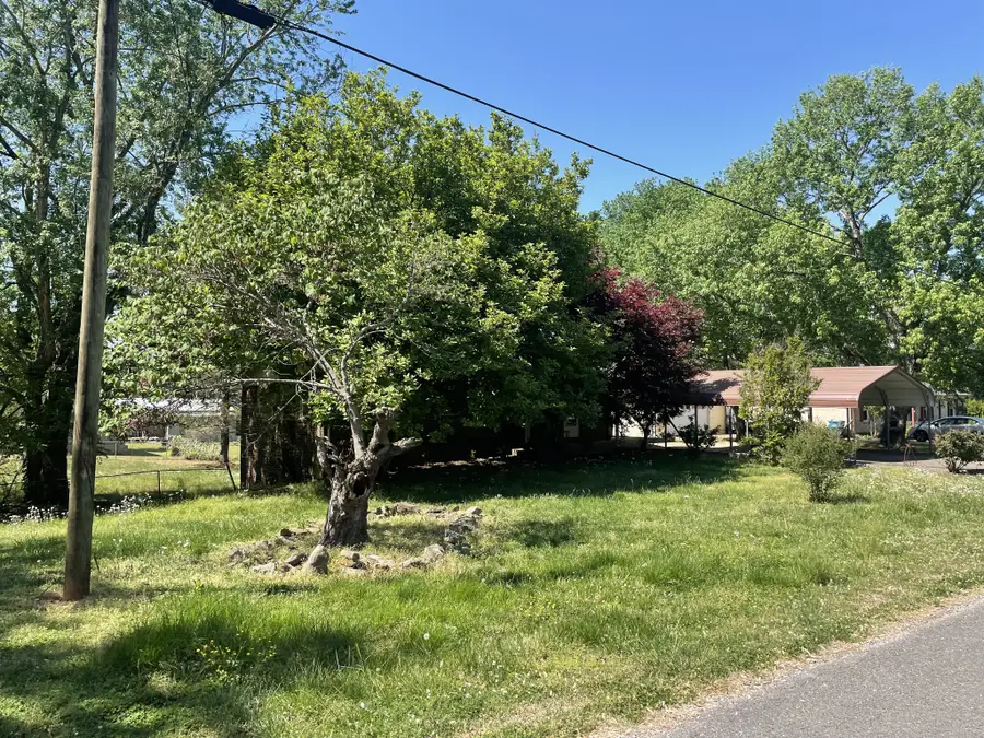 344 Southside Dr, McMinnville, TN 37110 - #2