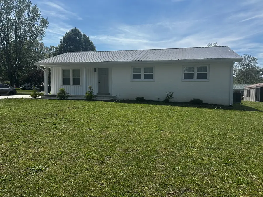 307 Randall St, Lawrenceburg, TN 38464 - #2