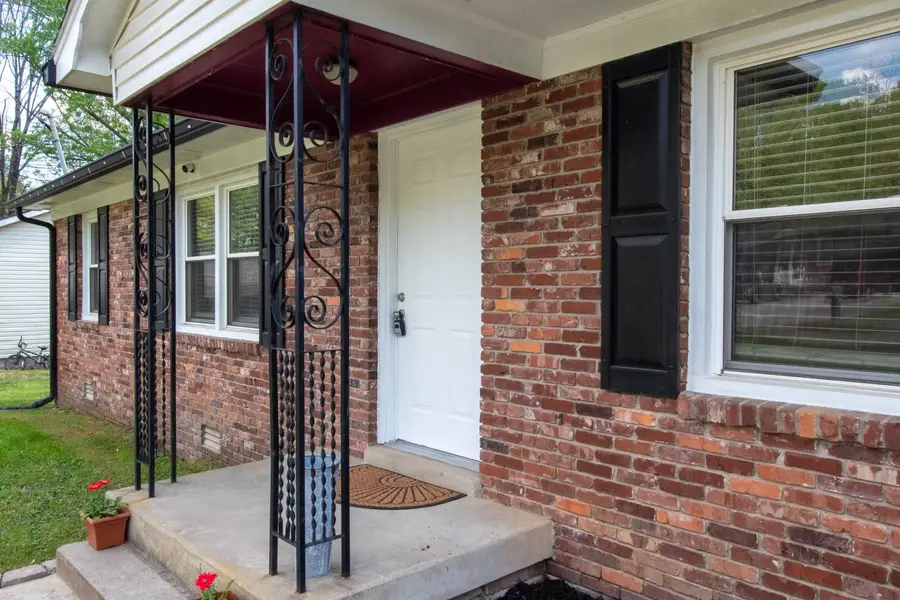 2073 Phillips St, Lewisburg, TN 37091 - #2