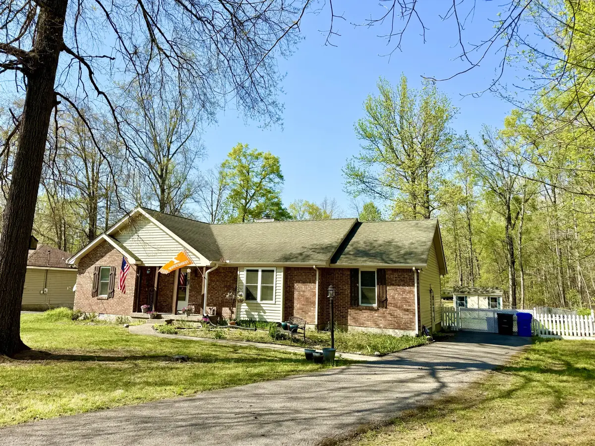 402 Rolling Acres Dr, White House, TN 37188 - #1