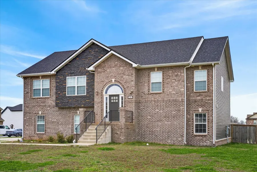 323 Dugger Dr, Clarksville, TN 37042 - #2